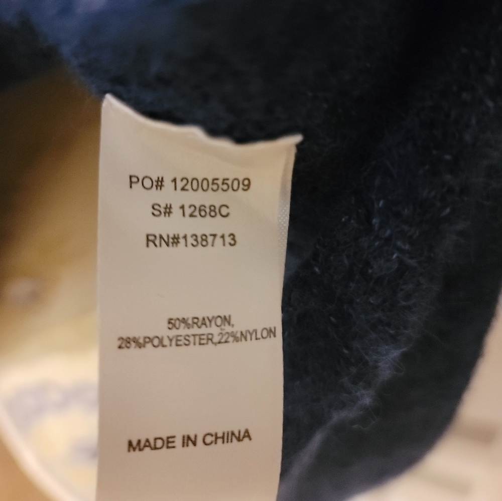 Doe & Rae Sweater - Picture 5 of 6